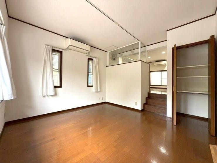 2階7帖洋室◎
階段をあがると約7.75帖のDKへ♪