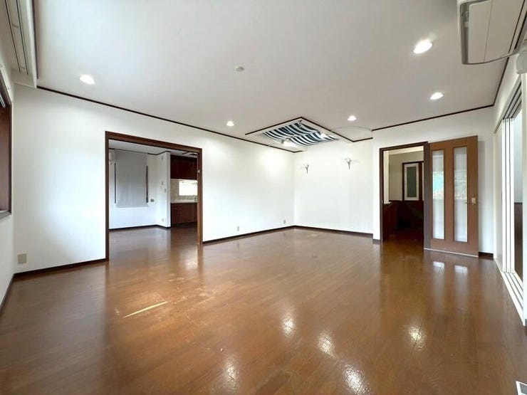 広く明るい3階約14帖の洋室◎