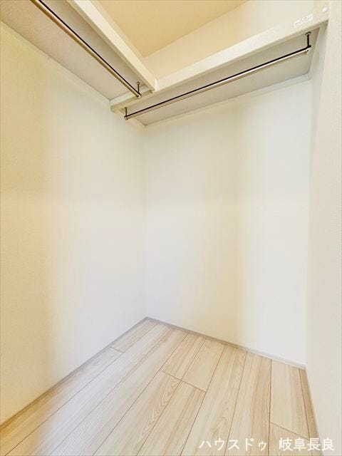 ≪5.2帖洋室≫扉を設けていないので、物の出し入れもサッと行えますね。また湿気もこもりにくいです。