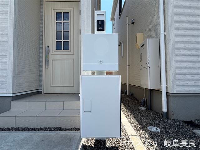 ≪宅配ボックス≫留守がちなご家庭でもいつでも気兼ねなく荷物が受け取れます。