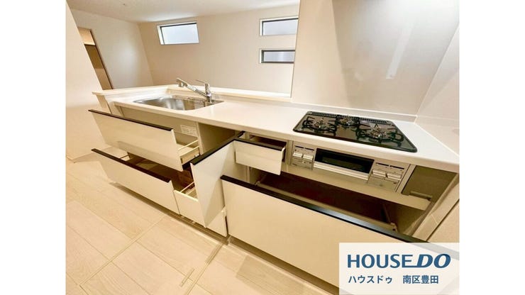 便利な3口コンロで収納も豊富です♪