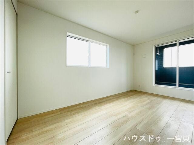【7.5帖】
一番広い居室ですので主寝室に最適なお部屋です。2面採光なので、通風・採光ともに良好です!