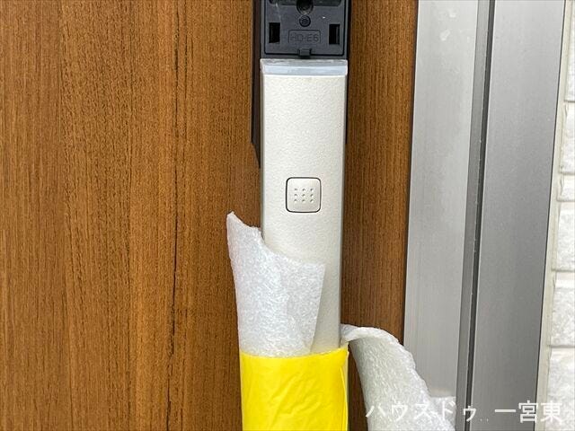 【スマートキー】
スマートキーを採用しており、鍵の操作が簡単でスムーズに行えます!セキュリティ面も安心の設計です。