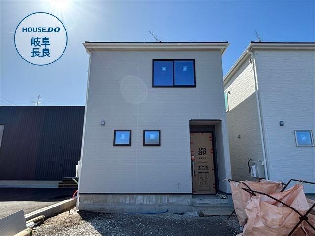 【外観】
JR東海道本線「穂積」駅、車で10分
岐阜バス「島大橋東」停、徒歩5分
島小学校、島中学校