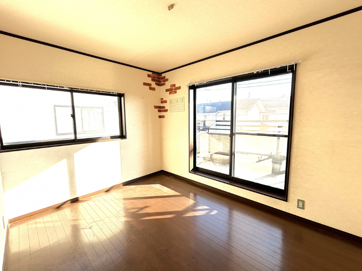 【リフォーム中】洋室の写真です。