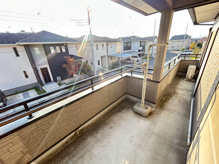 【リフォーム中】ベランダの写真です。クリーニングを行います。