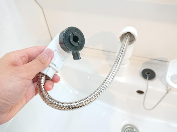 【同仕様写真】新品の洗面台ボウルはシンプルな形状ながら18Lと大容量のボウルです。陶器製なのでお手入れも簡単です。パイプのつまりを防ぐヘアキャッチャー付き。