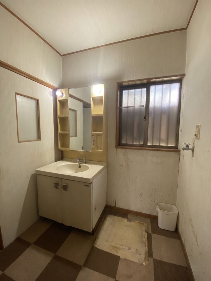 ※家具消しの加工編集を行っております。