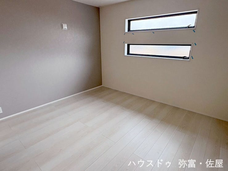 アクセントクロスを採用した約8.1帖の主寝室!