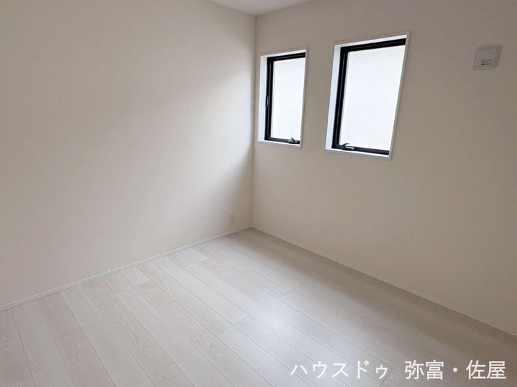 約5.2帖の西側中央洋室☆