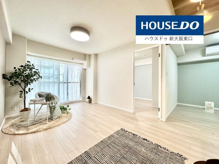 美しい木目のフローリング
アクセントクロスもとてもセンスが良いです。