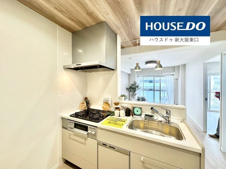 【新調】
キッチンからの風景。
キッチンは最新型のシステムキッチンで食洗器つきです。