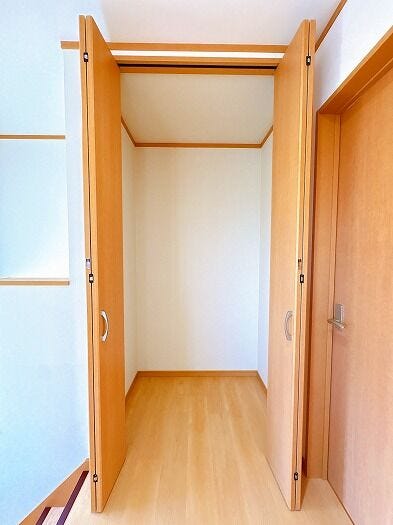 2階廊下に収納があります。