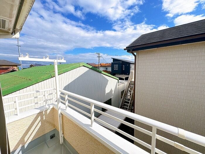 採光に優れた南向きバルコニーです。晴れた日には、洗濯物がよく乾きます。