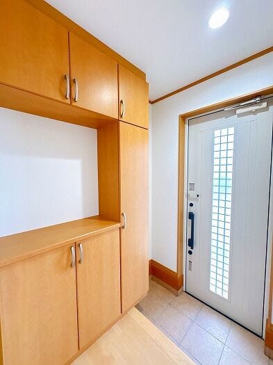 玄関回りをたっぷり収納できる収納スペース。