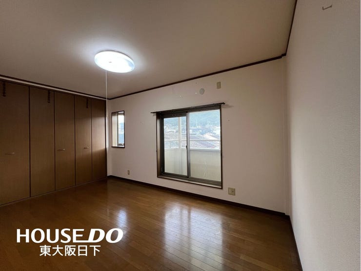 洋室約7.5帖:明るくておしゃれな洋室。実際に家具を置くイメージをしてみるとワクワクしますね!