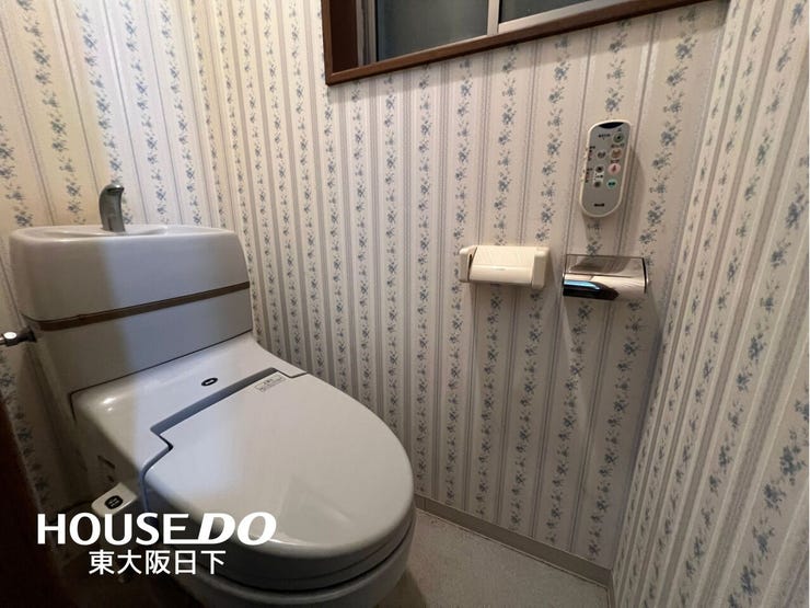 トイレ:温水洗浄便座付きのトイレです。窓があるため、自然換気が可能です♪