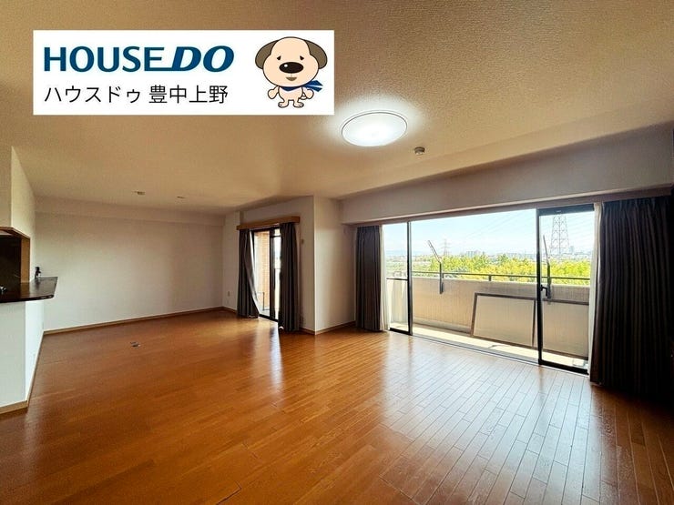 【リビング】
約30.5帖のとても広々としたLDK!十分そのままお住まいもいただけますが、お好きにリノベーションも可能です!お気軽にご相談ください!