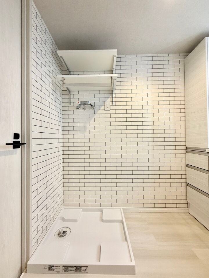 上部に棚があり、スッキリ空間を保てます♪
お湯も使えるのが嬉しい♪