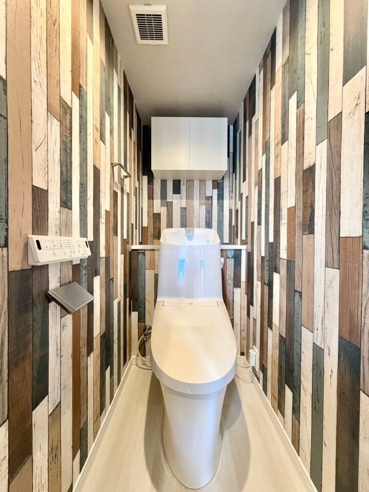 お手入れしやすい温水洗浄便座で、毎日快適♪スッキリ片付く収納付き♪