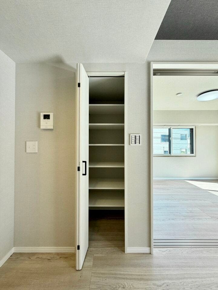 〈リビング収納〉豊富な収納で快適空間を保ちます♪