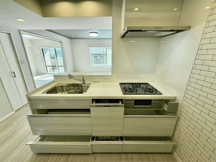 食器洗乾燥機付で忙しいママをサポート♪収納もたっぷりあるのできれいを保てます♪