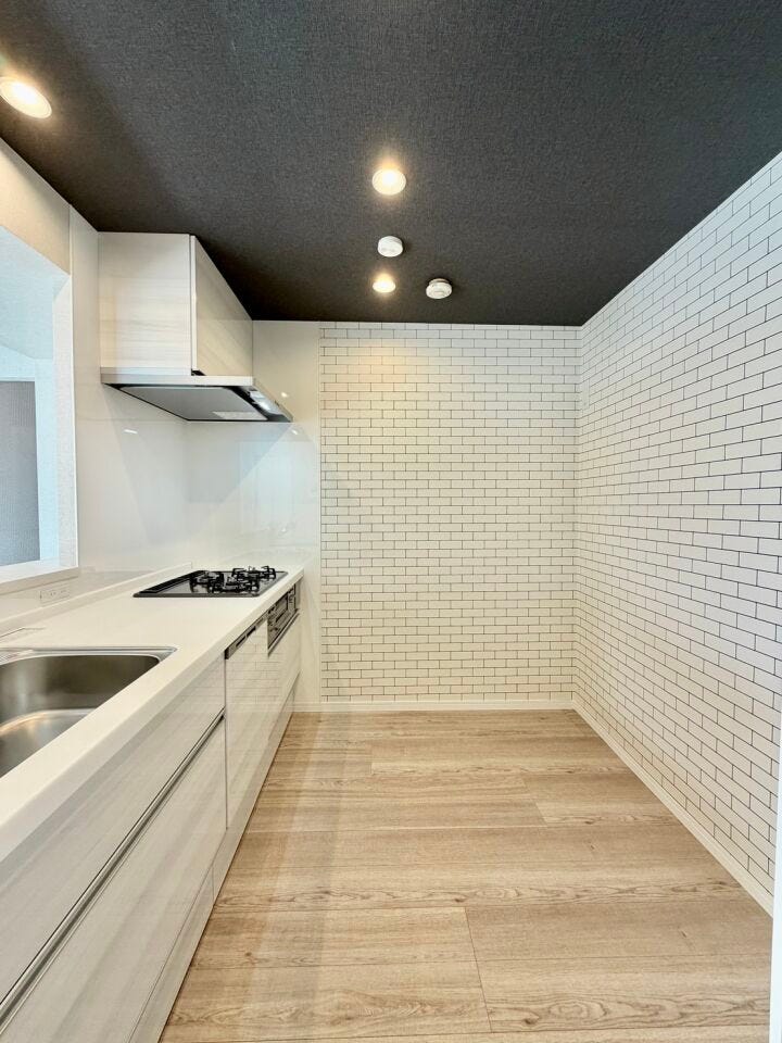 キッチンまわりも広さを意識して設計しましたので、動線が比較的スムーズです。