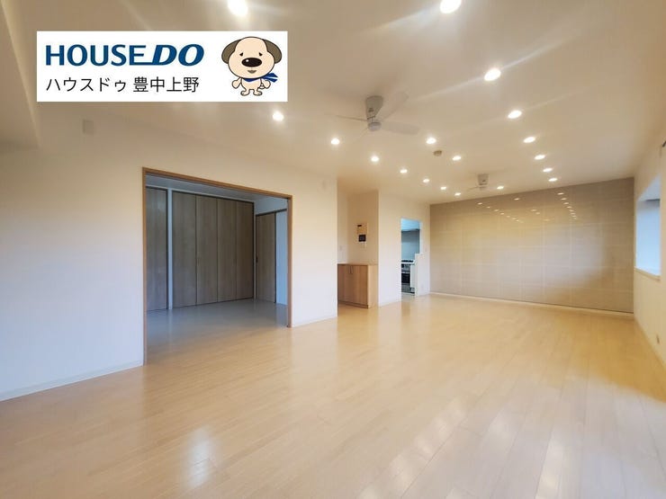 【リビング】
約18.2帖の広々リビングダイニング!室内はリノベーションされていてとてもキレイな状態です♪『リビング広め』でお探しの方、オススメです!