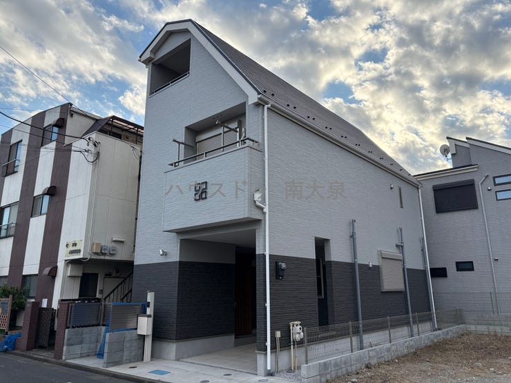 【外観】
道路幅員約6mに接する整形地で車庫入れラクちん