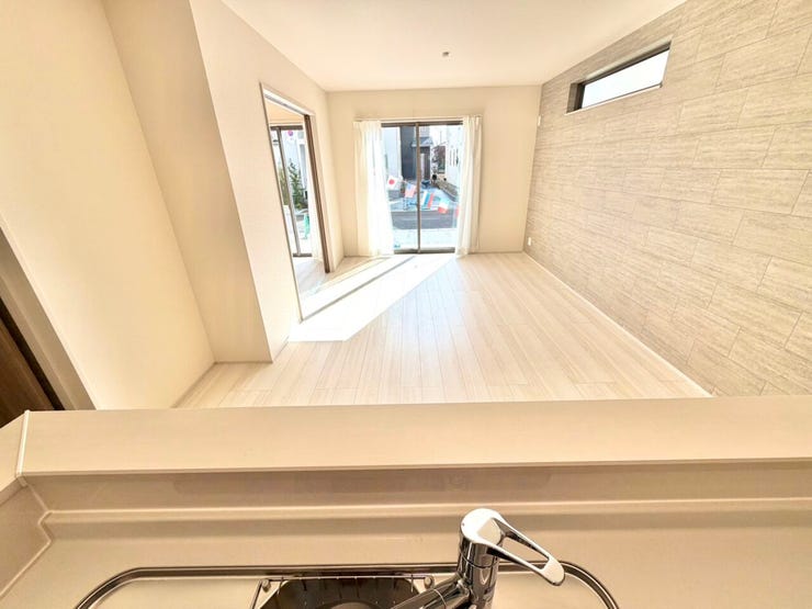 キッチンからはリビング全体を見渡す事ができます。