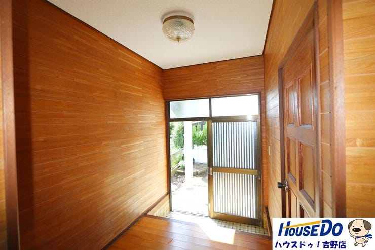 間口が広めの玄関♪
シューズボックス等も十分における広さですね♪