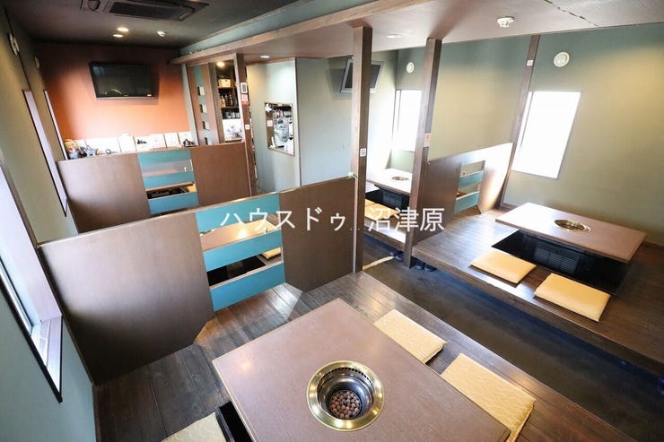 同敷地内に建つ焼肉屋さんの居抜き店舗