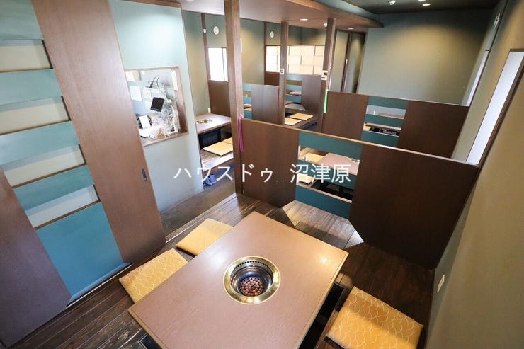 同敷地内に建つ焼肉屋さんの居抜き店舗