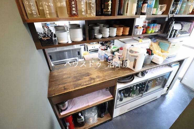 同敷地内に建つ焼肉屋さんの居抜き店舗