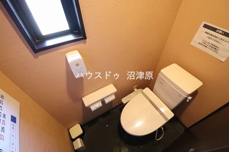 同敷地内に建つ焼肉屋さんの居抜き店舗