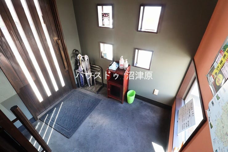 同敷地内に建つ焼肉屋さんの居抜き店舗