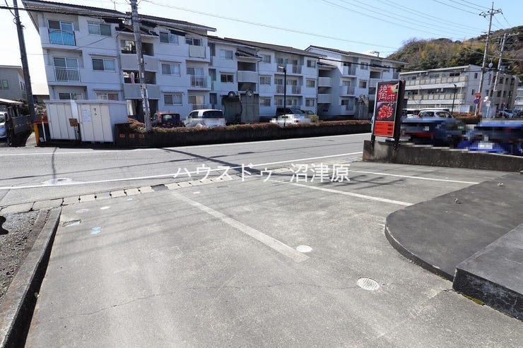 同敷地内に建つ焼肉屋さんの居抜き店舗