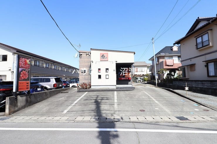 同敷地内に建つ焼肉屋さんの居抜き店舗