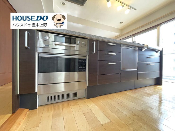 こんな本格派なキッチン、、なかなかございません!設備も整ったアイランドキッチン!キッチン前、キッチン後ろも大容量の収納がございます!