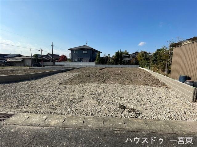 まだ更地の状態ですが、これから建築が始まっていきます。間取り図を見ながら、どんな外観や内装になるのか想像するのも楽しいですね。