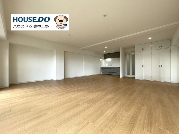 【リビング】
リフォーム済み&約24.8帖のLDKです!どんな家具の配置にするか、想像が膨らみそうなお部屋ですね!