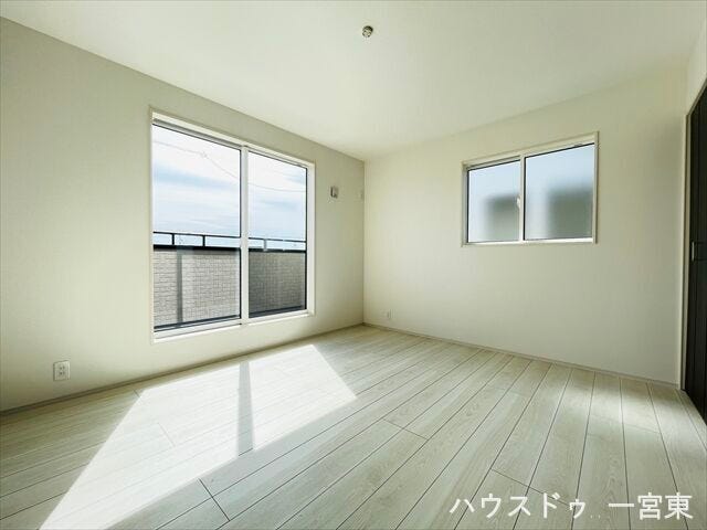 【7帖】南・西の2面採光で採光・通風良好♪インナーバルコニーに出られ、主寝室にもおすすめです。