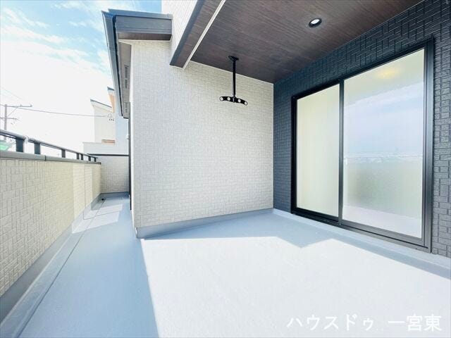 【インナーバルコニー】ゆったりとした広さで、テーブルやイスを置いて食事も楽しめそうです。