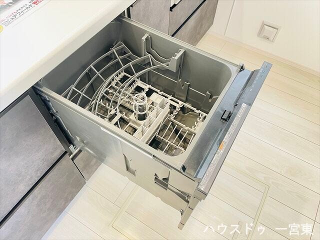 【食器洗浄乾燥機】手洗いより水の使用量を減らすことができ、洗い物の負担も軽減できて重宝します。