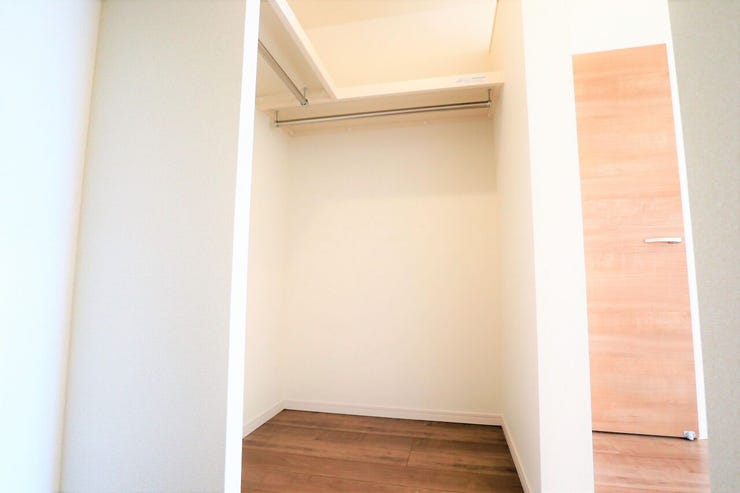 ウォークインクローゼット 同仕様
季節物の収納に便利なウォークインクローゼット完備!