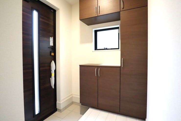 玄関 同仕様
シューズボックス付の玄関♪
玄関がスッキリとお使いいただけます♪