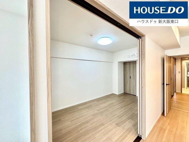 日当たり良好5帖洋室♪
引き戸を開けるとより広い空間となります