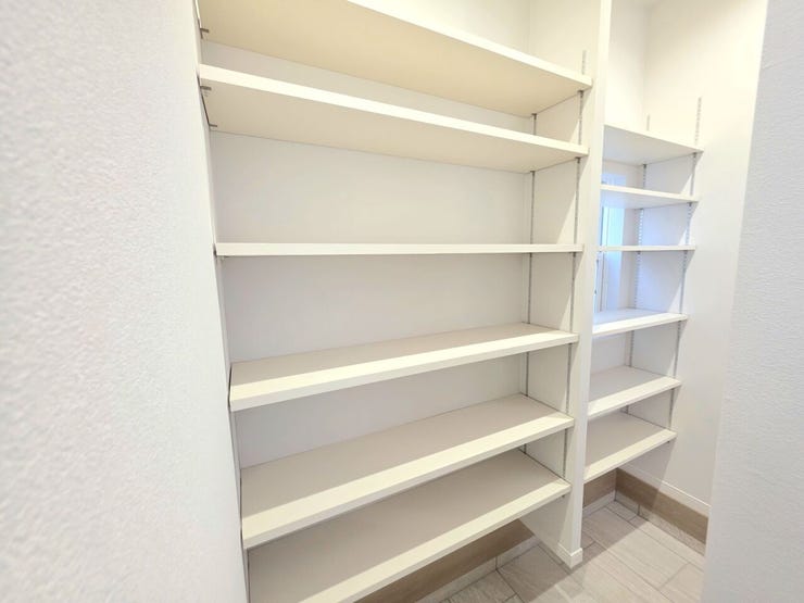 ウォークスルータイプのシューズクローゼットで、帰宅後の動線もスムーズ!
暮らしやすさにこだわった設計です♪