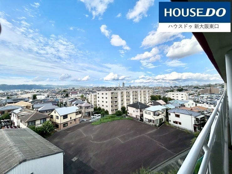 バルコニーは南向き。
空が近い!