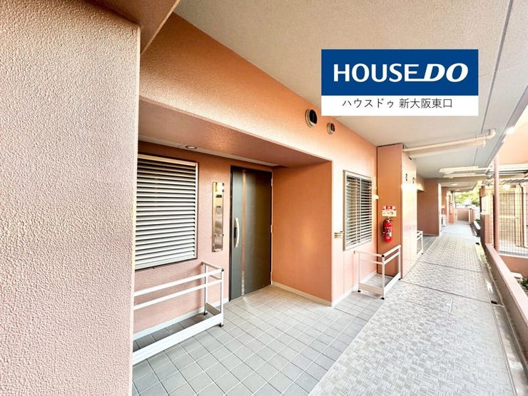 広くて綺麗な玄関前です。